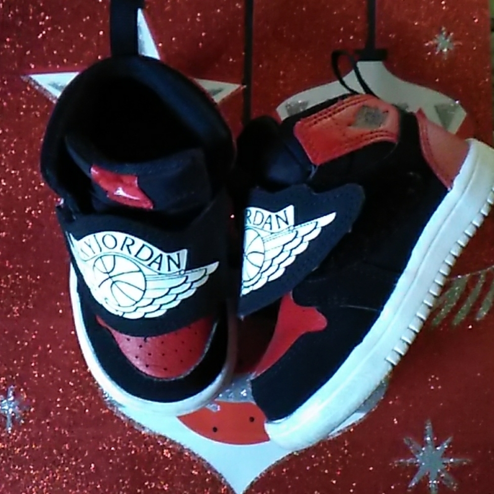 Toddler skyjordans gently used. Very cute!! - Picture 2 of 3
